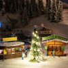 Faller H0 2 kerstmarktkramen en verlichte kerstboom134002