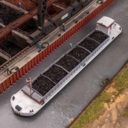 Faller H0 Riviervrachtschip 131018